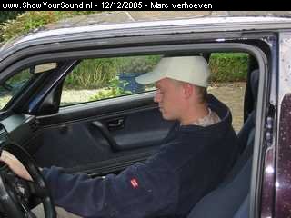 showyoursound.nl - Golf 2 GTI - marc verhoeven - SyS_2005_12_12_0_39_30.jpg - johny bezig met zijn favorite ding (in een golf zitten)